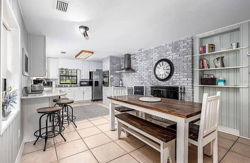 Gainesville House | Gator Den 6 Bedrooms Steps to UF