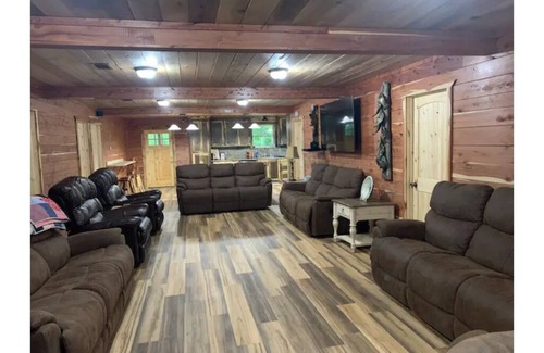 Stone County House | Gator Dogs Getaway Black Creek Rental