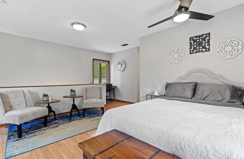 Gainesville House | Gator Game Day Nest w/ Pool Table & Patio w/ Grill