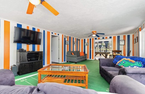 Gainesville House | Gator Game Day Nest w/ Pool Table & Patio w/ Grill