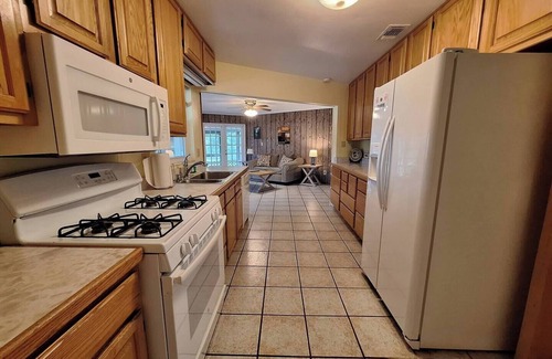 Oviedo House | Gator Nest: Charming 3-bedroom, 2-bath home, sleeps 6. Excellent for a relaxing, nature getaway