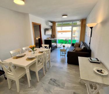 El Puerto de Santa Maria Apartment | GATU Villa Sol, junto a la playa , piscina, 2 baños, aire cc, terraza, " Preferente mayores de 21 años y familias "