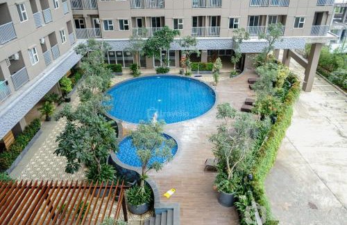 Ciputat Apartment | Gaudy Studio at Baileys Apartment by Travelio
