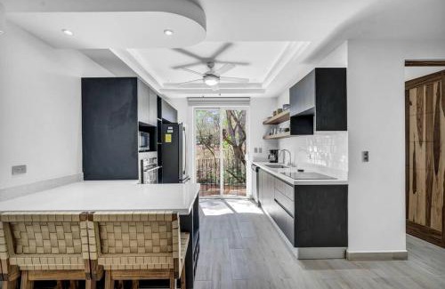 Tamarindo House | Gav4 New Condo in Location Walkable to Beach