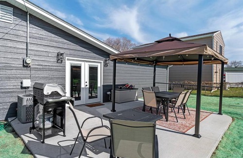 Rapid City House | Gazebo 4BR Ping Pong Arcade Room