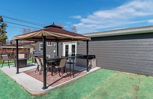 Rapid City House | Gazebo 4BR Ping Pong Arcade Room