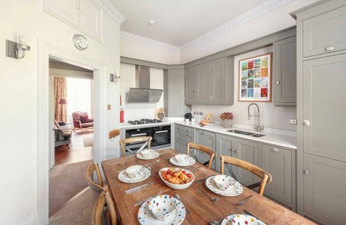 Upper Town Apartment | 3-bedroom Georgian maisonette
