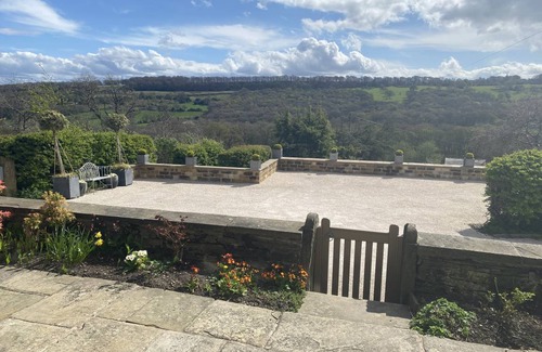 Almondbury Cottage | Cabin ∙ 4 bedrooms ∙ 8 guests