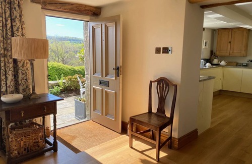 Almondbury Cottage | Cabin ∙ 4 bedrooms ∙ 8 guests