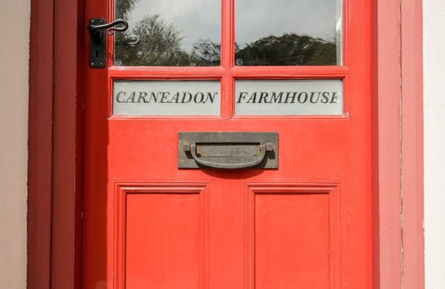 Launceston Cottage | Cabin ∙ 7 bedrooms ∙ 13 guests