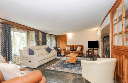 Launceston Cottage | Cabin ∙ 7 bedrooms ∙ 13 guests