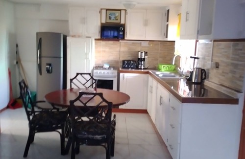 Hillsborough Apartment | Caribbean house 3 mins walk to the marina and port.n