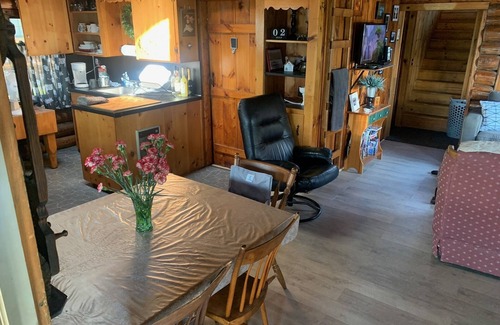 Orleans Cabin | Gebhardt Getaway - Charming LAKEFRONT Cottage on Lake Willoughby