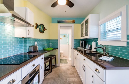 Gulfport Apartment | GECKO COVE ART DISTRICT - PET FRIENDLY