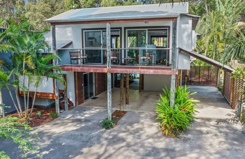 Rainbow Beach House | Gecko's Rest - Rainbow Shores. Executive Beach House - Pet Friendly Too! Wi-fi. Pool