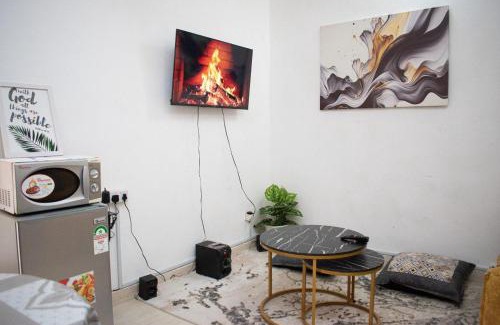 Manyimbo Apartment | Gee's Hidden Gem Apartment in Mombasa CBD - Parking
