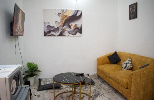 Manyimbo Apartment | Gee's Hidden Gem Apartment in Mombasa CBD - Parking
