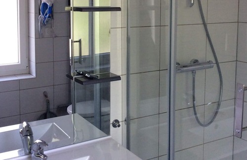 Luxeuil-les-Bains Apartment | Gelinotte F1 furnished city center 400m from the Spa, Casino, garden, private parking
