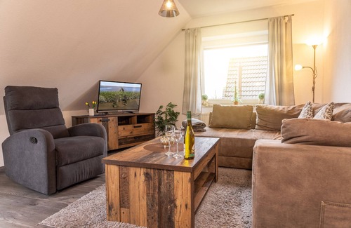 Horum Apartment | Gemütlich Eingerichtete Ferienwohnung im Ober- und Dachgeschoss (maisonettenstil