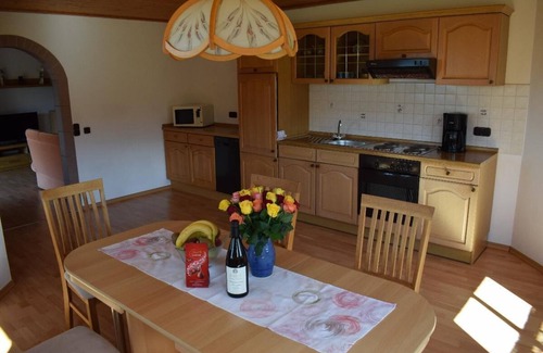 Lehen Apartment | Gemütlich Ferienwohnung, 90 m2, mit 2 Schlafzimmern & Terrasse