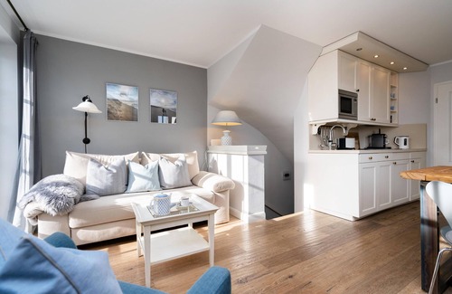Rantum Apartment | Gemütliche 3-zimmer Wohnung - 4 Personen: Meerblick, Terrasse, Stellplatz, Wlan