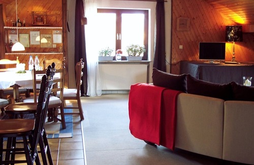 Gemuenden Apartment | Gemütliche 70qm Ferienwohnung, viele Outdooraktivitäten geboten