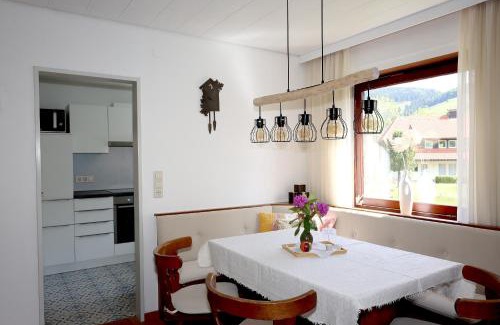 Bernau Apartment | Gemütliche Fewo mit Sonnenterrasse