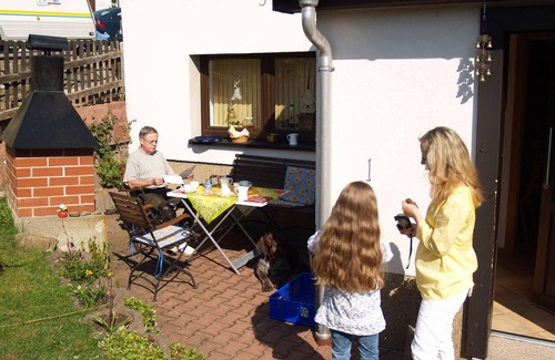 Oberwiesenthal Apartment | Gemütliche Ferienwohnung Über 2 Etagen mit Garten und Kamin, Haustierfreundlich!
