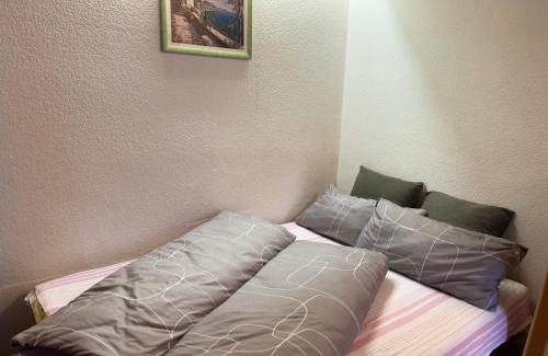 Urdenbach Apartment | Gemütliche Ferienwohnung nähe Schloss Benrath & Rhein Düsseldorf Urdenbach