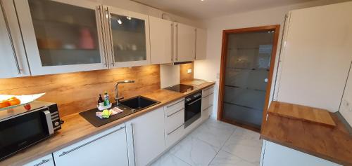 Unteriflingen Apartment | Gemütliche Ferienwohnung mit Terrasse, im Schwarzwald