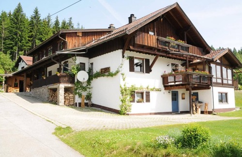 Rabenstein Apartment | Gemütliche Ferienwohnung mit großem überdachtem Süd-Balkon