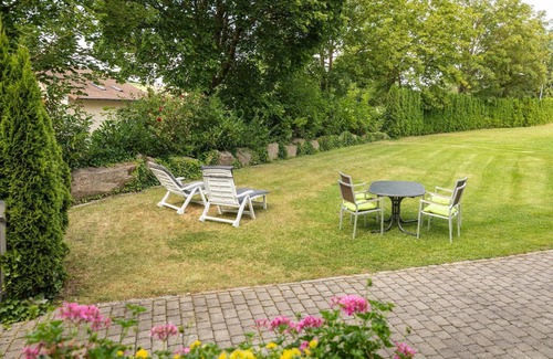 Eschlkam Apartment | Gemütliche Fewo mit Barrierefreiem Eingang und Garten