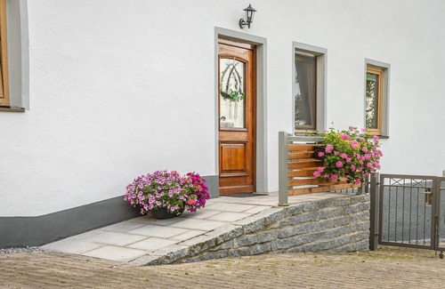 Eschlkam Apartment | Gemütliche Fewo mit Barrierefreiem Eingang und Garten