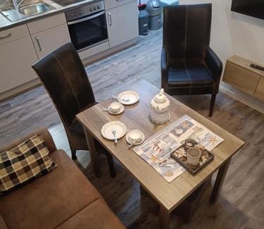 Uplengen Apartment | Gemütliche FeWo mit Badeseeblick - Klimafreundlich