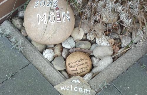 Uplengen Apartment | Gemütliche FeWo mit Badeseeblick - Klimafreundlich