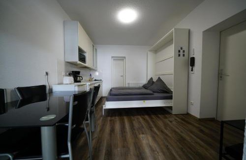 Stadtbezirke VII Apartment | Gemütliche Suite im Erdgeschoss - WLAN
