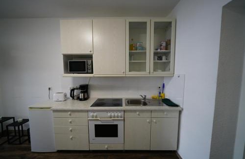 Stadtbezirke VII Apartment | Gemütliche Suite im Erdgeschoss - WLAN