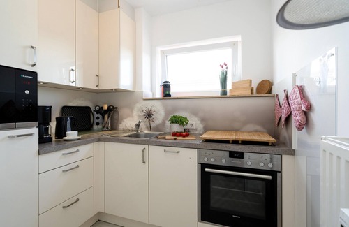 Westerland Apartment | Gemütliches 2-zimmer App. mit Meerblick, Strandnah, 2 Balkone, Stellplatz, Wlan