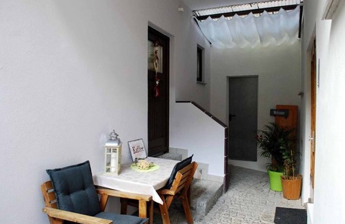 Altstadt Apartment | Gemütliches 70qm Ferienhaus, 2-stöckig, mit Vitalsauna + Lichttherapie