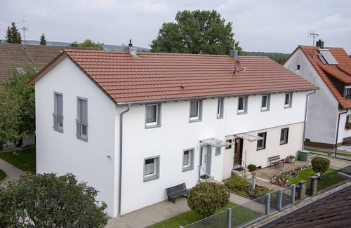 Zirndorf Apartment | Gemütliches Feriendomzil (80qm) mit Balkon und kostenlosem WLAN