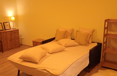 Bender Bed & Breakfast | Gemütliches Neus Hauschen mit Separatem Eingang , Großem Schlafzimmer und Kuche