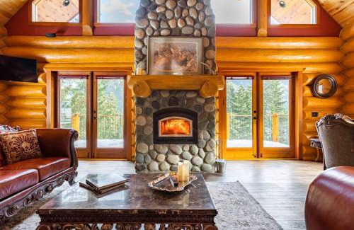 Sunshine Valley Ski Chalet | Gem by Manning Park: Luxury Loghouse “Ravenloft”