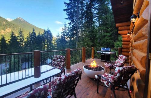 Sunshine Valley Ski Chalet | Gem by Manning Park: Luxury Loghouse “Ravenloft”