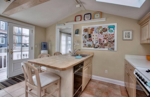 Fairfield House | Gem by the Sound - Fairfield Beachside Rental