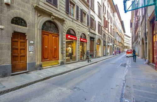 Duomo Apartment | “Gem in luxurious street” Wi-Fi