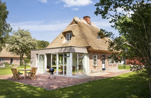 Holzdorf House | Gem under thatch with stove and sauna
