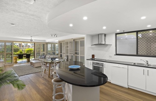 Burleigh Heads Apartment | Gemini Court Holiday Apartments