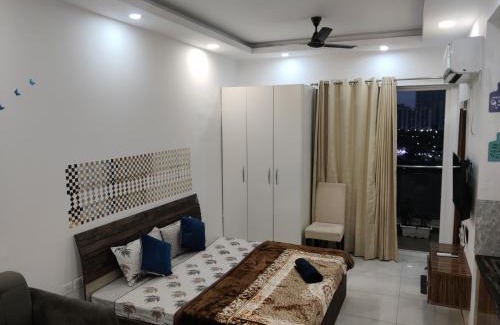 Noida Apartment | Gen Z# Couple Friendly Relax & Comfy Condo