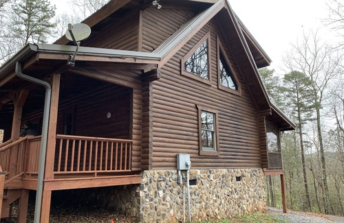 Ellijay Cabin | Generator, Fire Pit, Pet Friendly, Fire Pit, River Access, close to App Trail