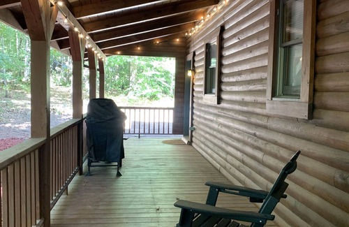 Ellijay Cabin | Generator, Fire Pit, Pet Friendly, Fire Pit, River Access, close to App Trail